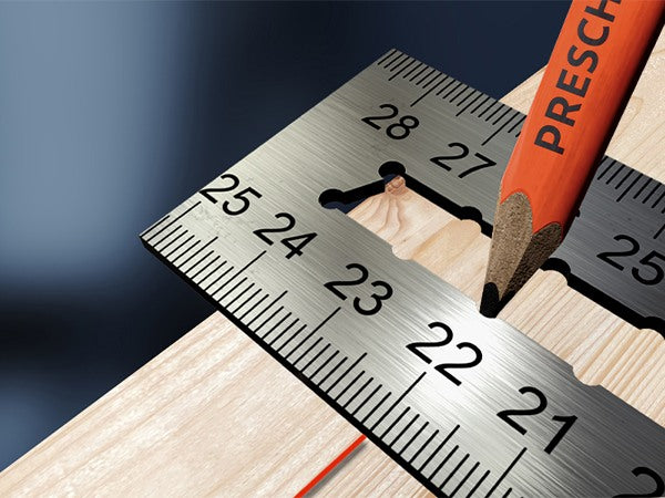 PRESCH Anschlagwinkel 250 mm aus Metall auf Holzoberfläche mit Bleistift zur Markierung.