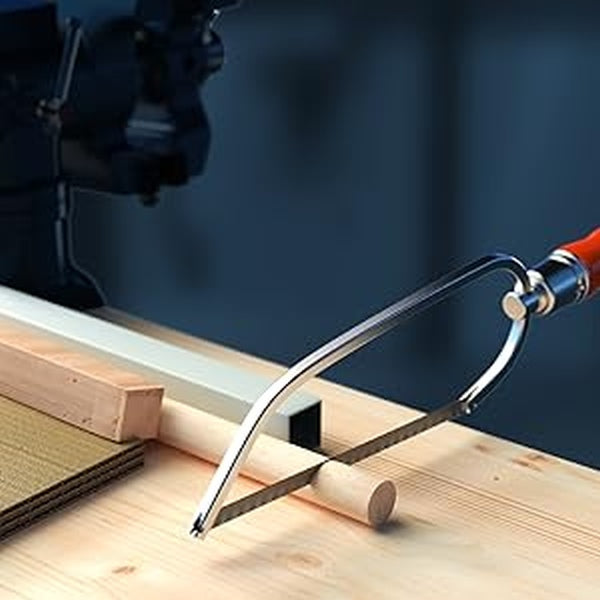 PRESCH Holzsägeblätter 150mm mit PUK-Säge für präzises Sägen von Holz und Handsäge mit Metallbügel in der Werkstatt.