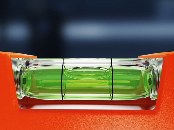 Mini-Wasserwaage von PRESCH mit Libelle auf oranger Oberfläche, Nivellierwerkzeug, Präzisionsmessinstrument