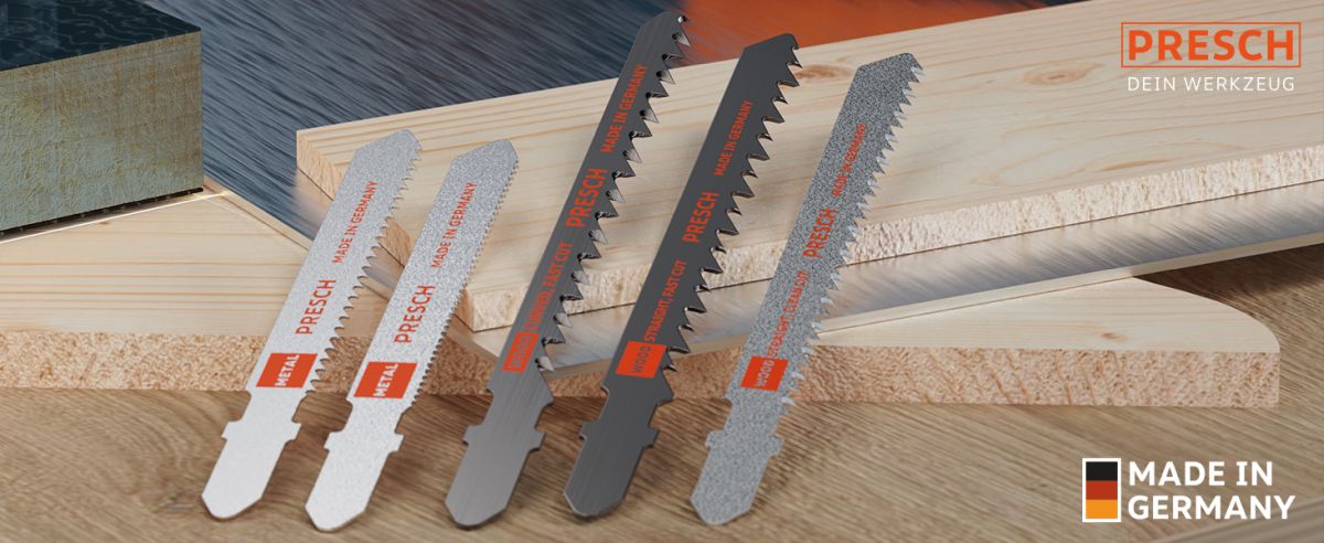 PRESCH Stichsägeblätter Set für Holz und Metall auf einem Holzuntergrund, Sägeblatt-Kit, Sägewerkzeug-Zubehör