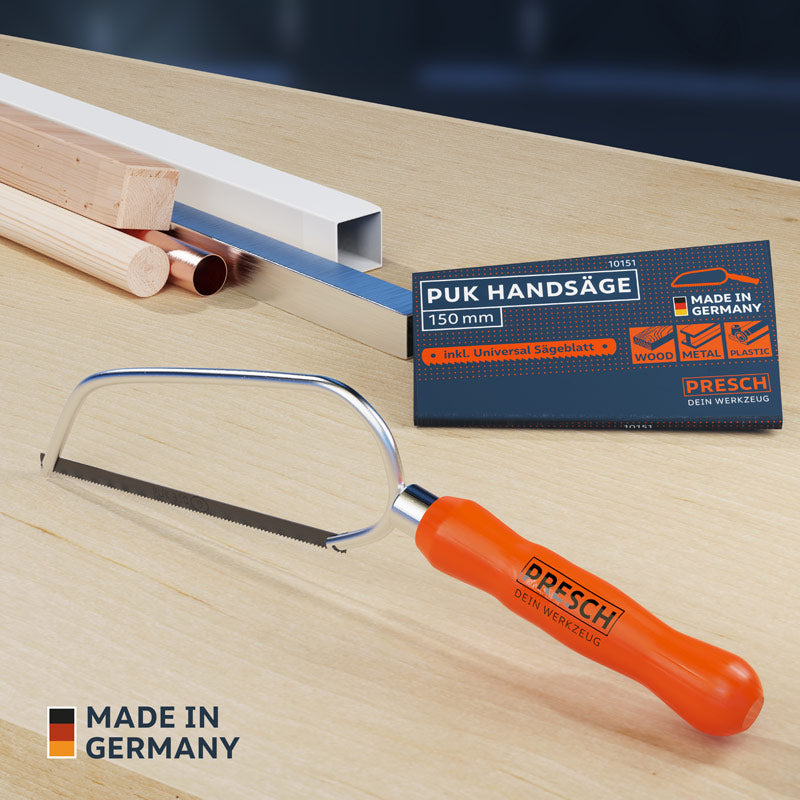Presch PUK Handsäge 10151-08 mit Universal-Sägeblatt für Holz, Metall und Kunststoff auf Arbeitstisch
