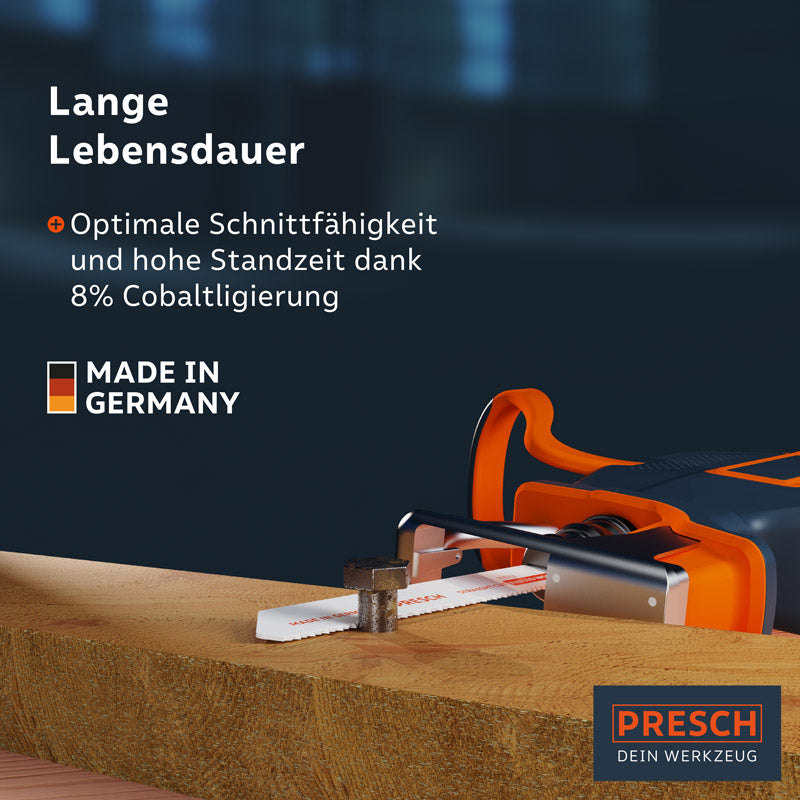 PRESCH Säbelsägeblatt für Holz mit Nägeln 130mm neben einem Holzstück und weiteren Sägeblättern im Hintergrund, Qualität Made in Germany.